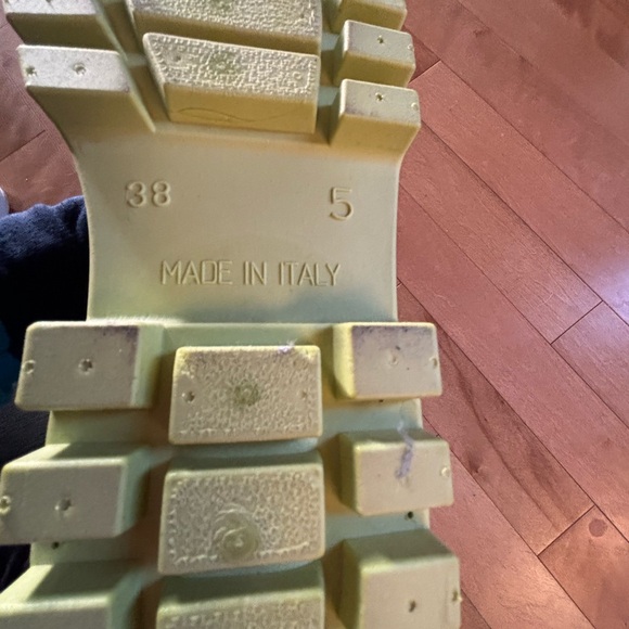 NWT color soles boots. - Picture 3 of 4